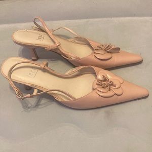 Womans pink dress shoe